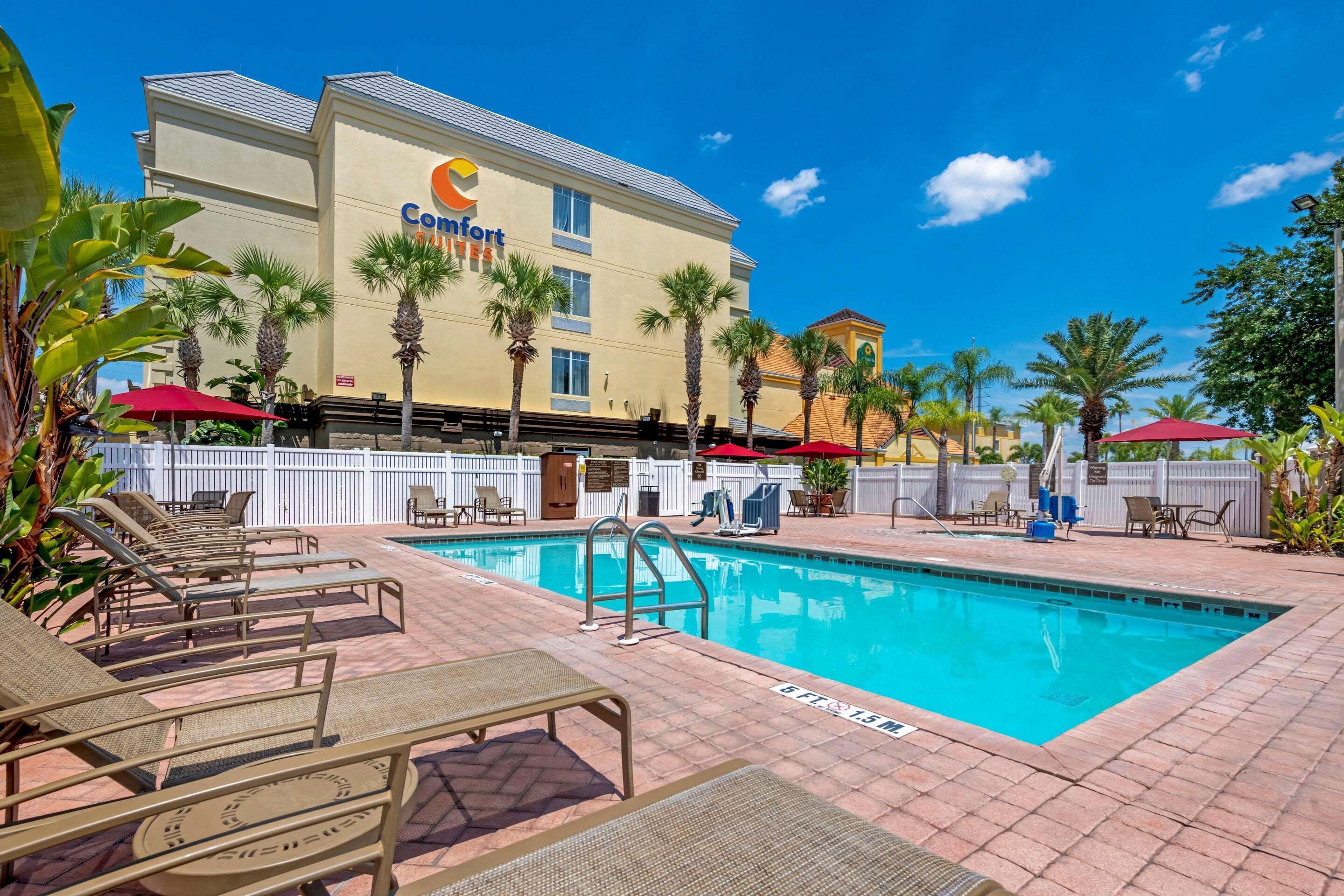 Comfort Suites Near Universal Orlando Resort Exterior photo