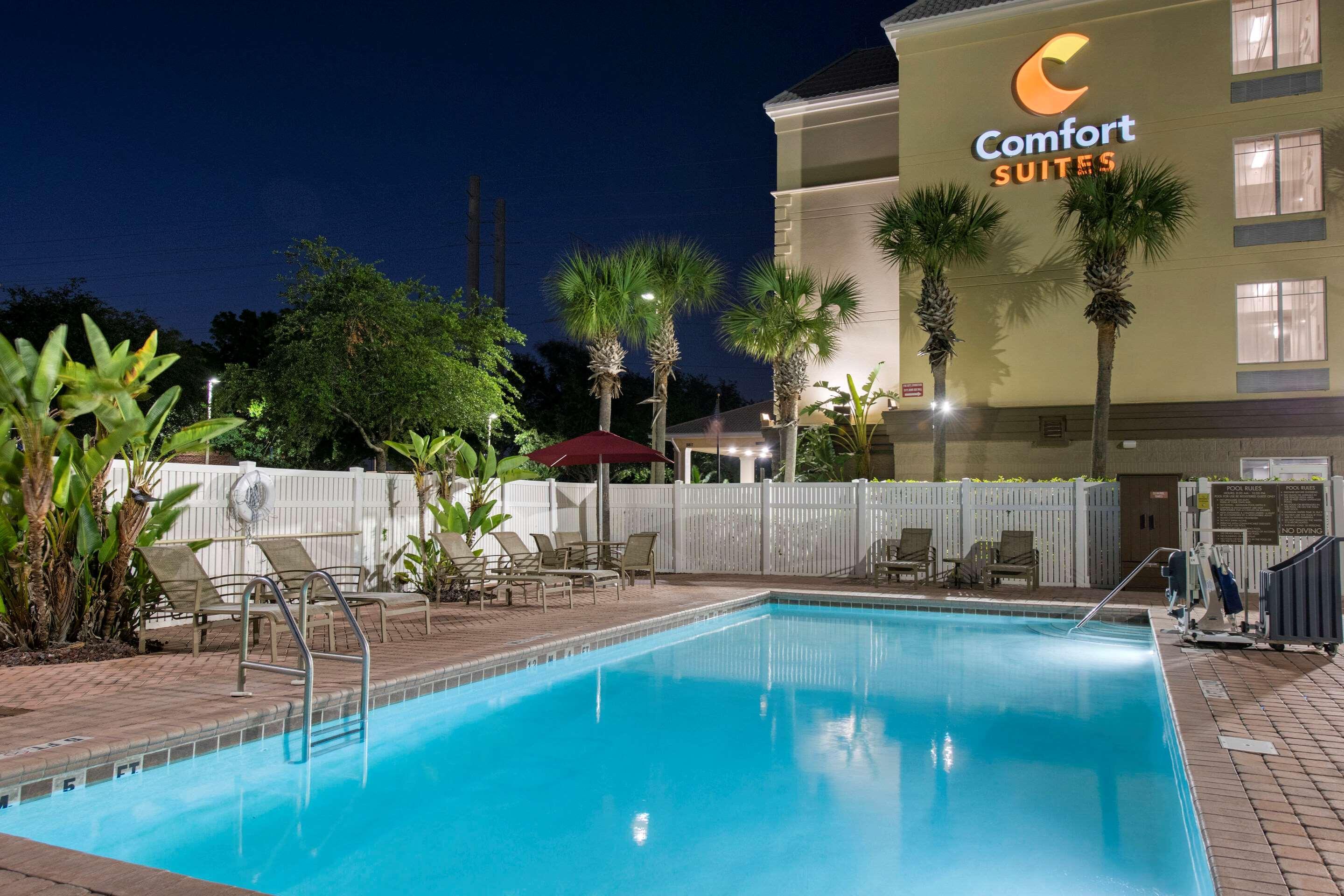 Comfort Suites Near Universal Orlando Resort Exterior photo