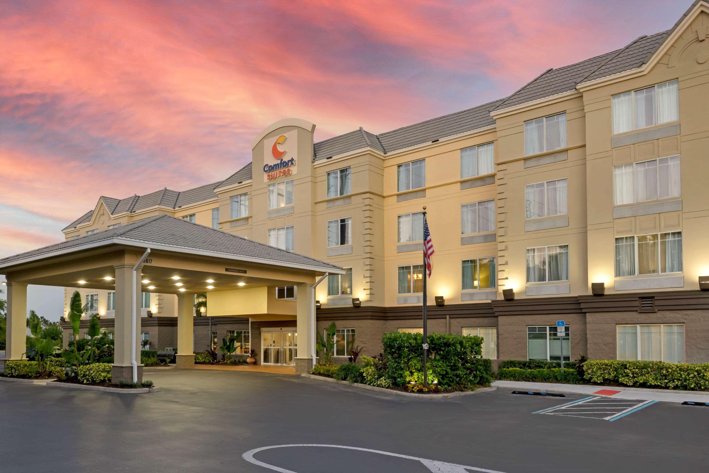 Comfort Suites Near Universal Orlando Resort Exterior photo