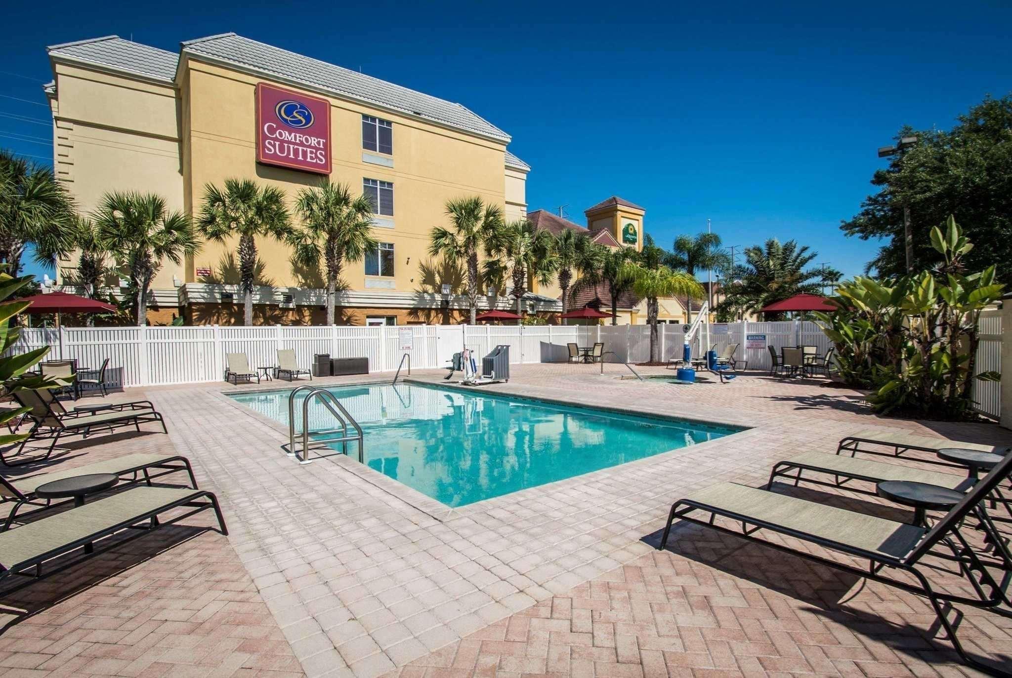 Comfort Suites Near Universal Orlando Resort Exterior photo